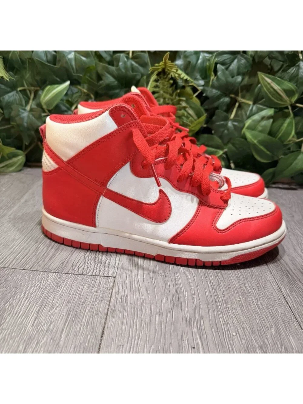 Nike Dunk High Red White DB2179-106 Youth 7 Y / Women’s 8.5